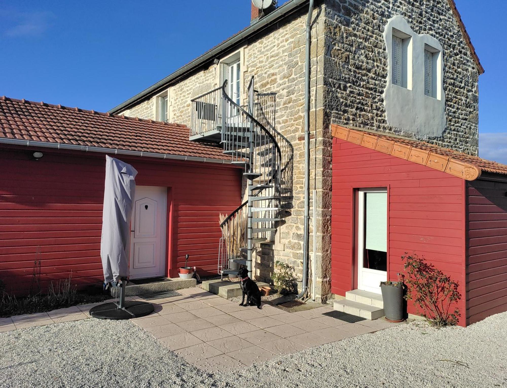 Calme Au Canal De Centre Dennevy Exterior photo